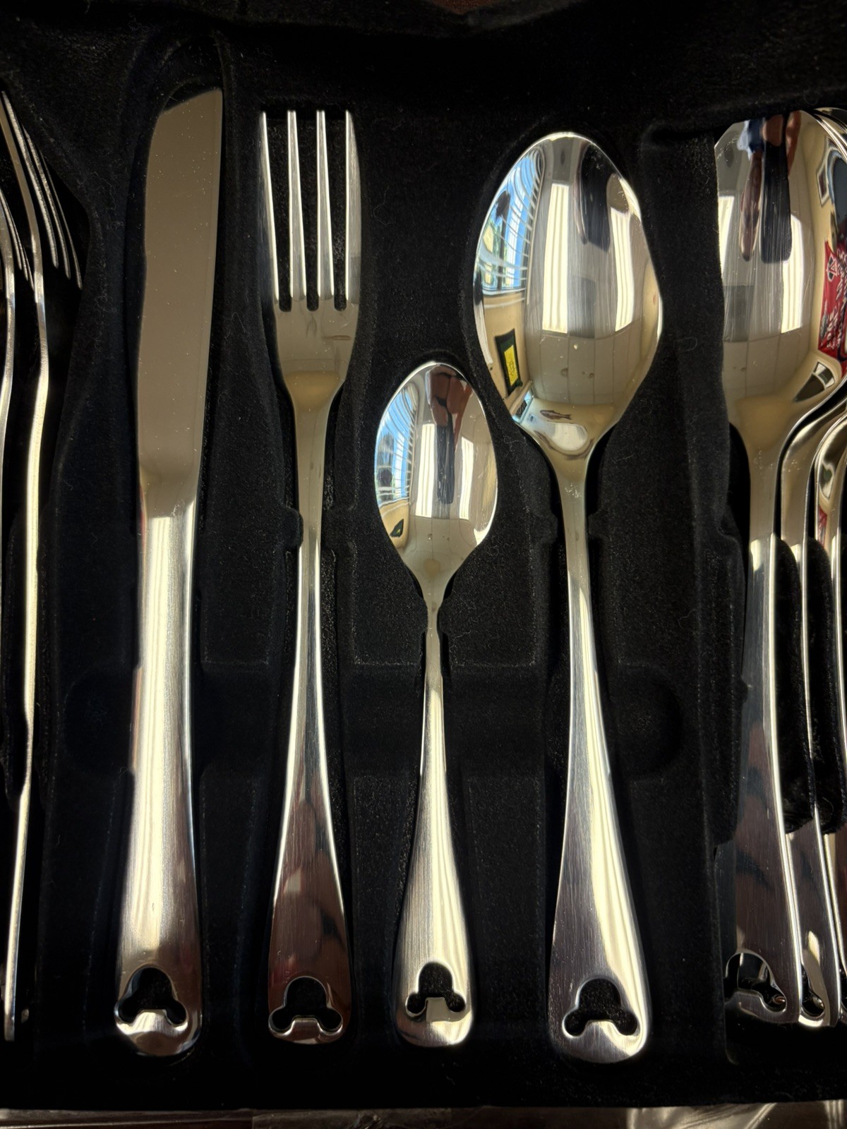 Disney Parks Mickey Mouse Icon 24 Piece Satin Flatware Set Service For 6