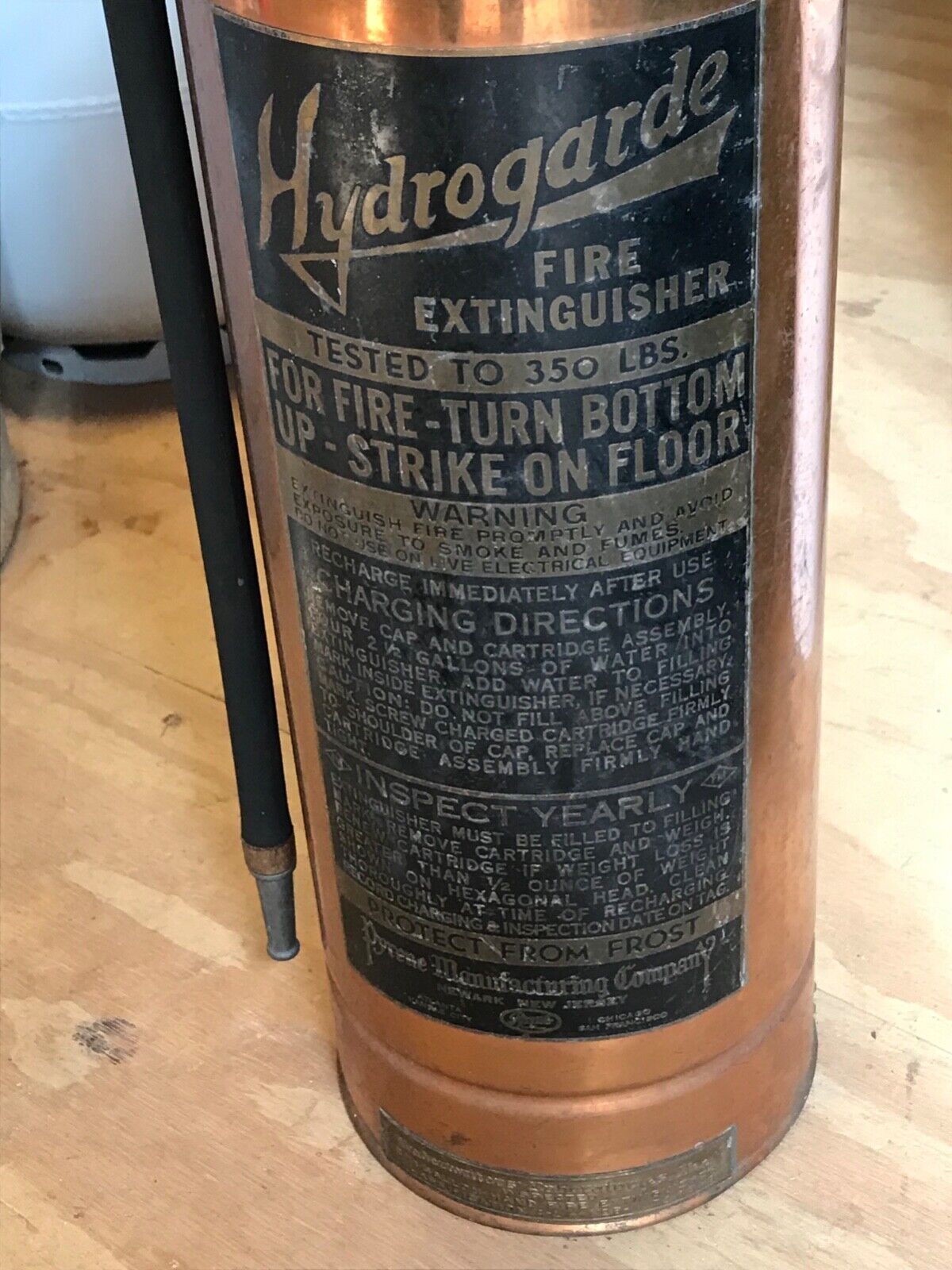 VERY RARE UNRESTORED.  Hydrogarde Fire extinguisher (NÉW JERSEY)offers Welcome