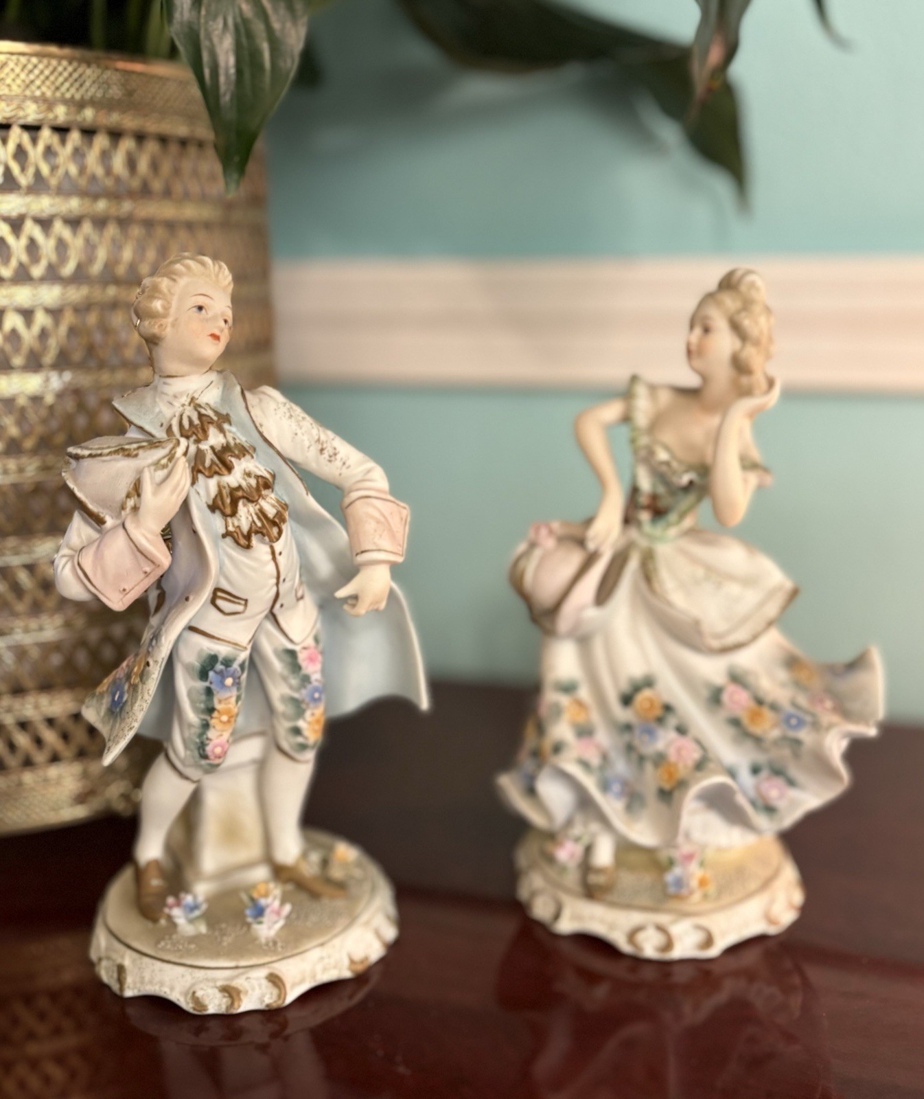 Vintage Lefton China Courting Couple KW2077A KW2077B Hand Painted Japan Figures