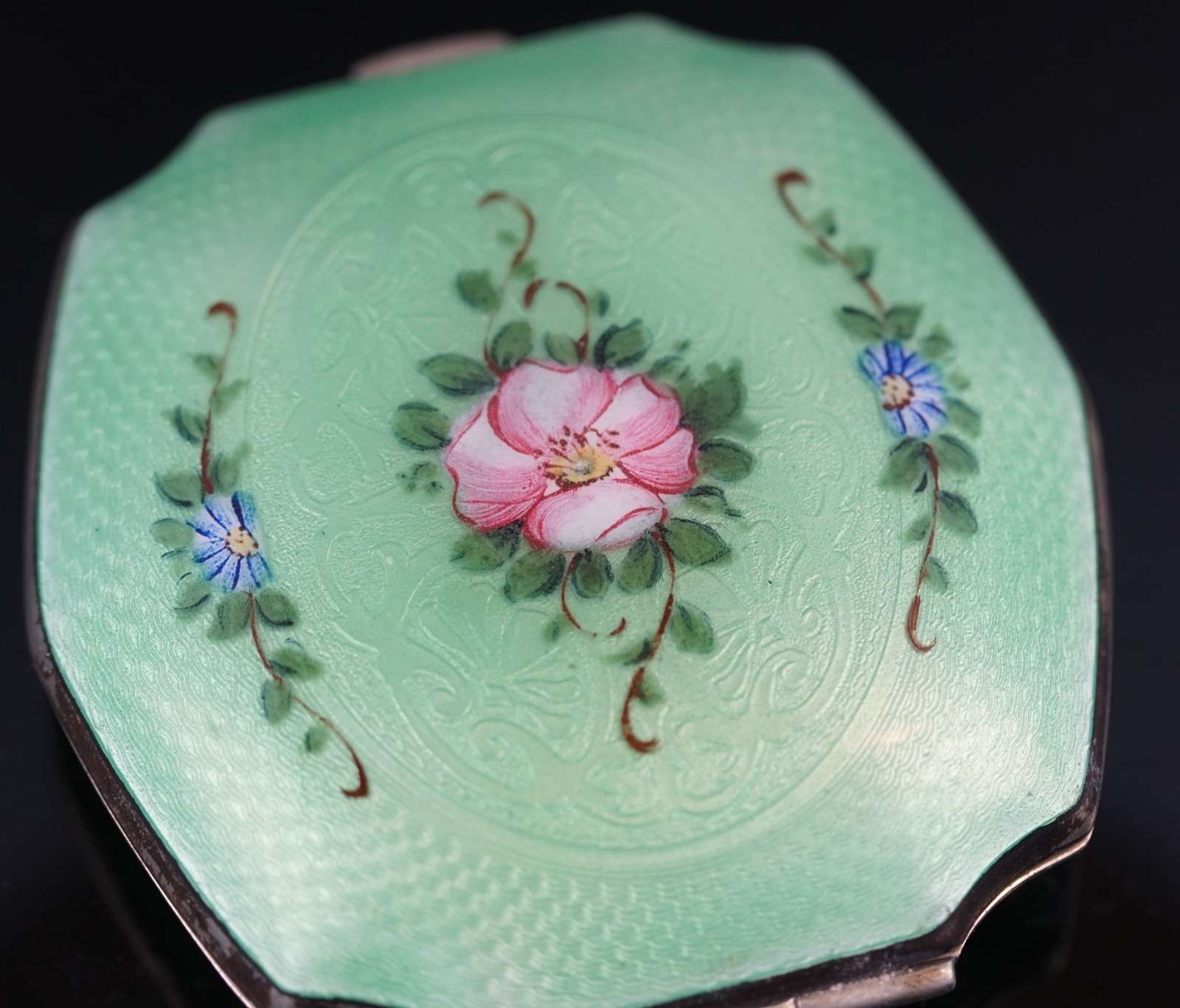Vintage Marathon Green Guilloche Enamel Rose Floral Powder Compact 1930\'s Pretty