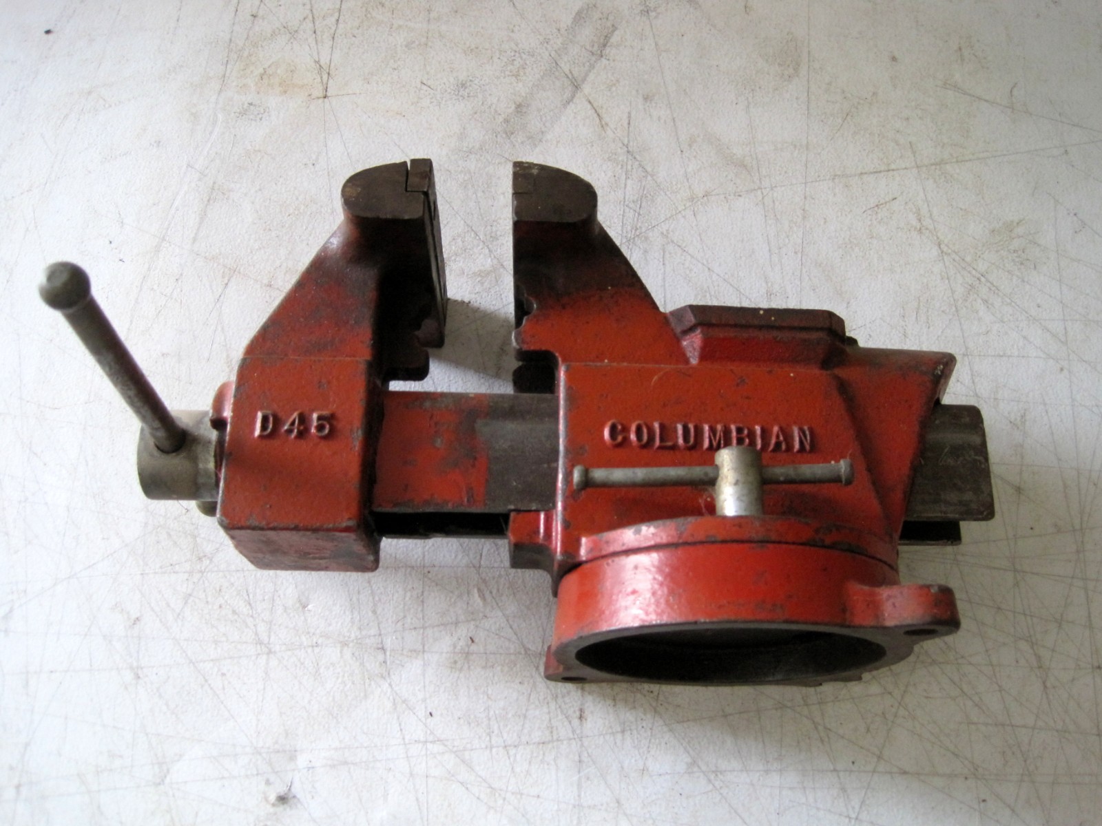 VTG Heavy Duty Red Cleveland Ohio COLUMBIAN D45 5” Bench Vise with Anvil