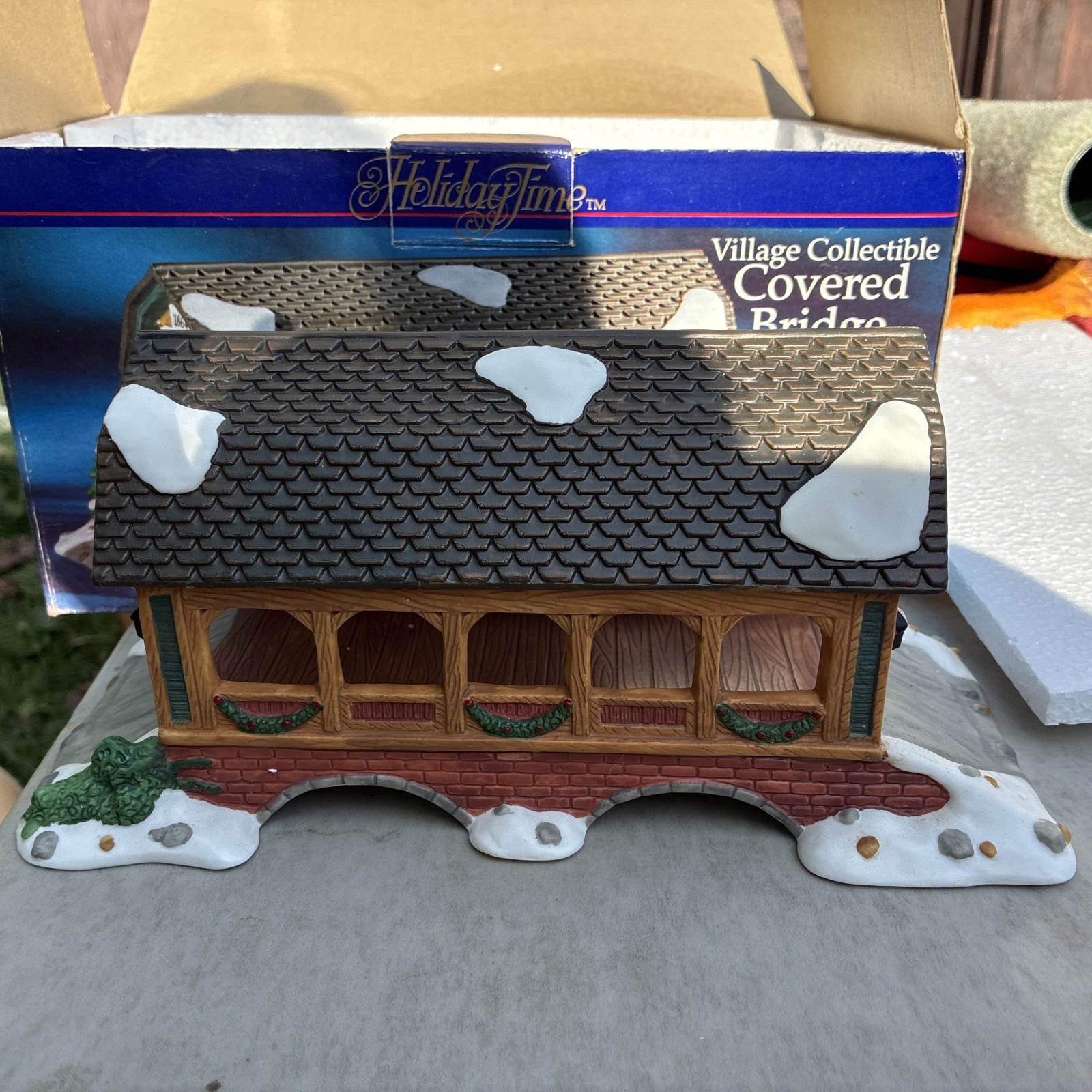 NEW HOLIDAY TIME VILLAGE COLLECTABLES 1864 COVERED BRIDGE