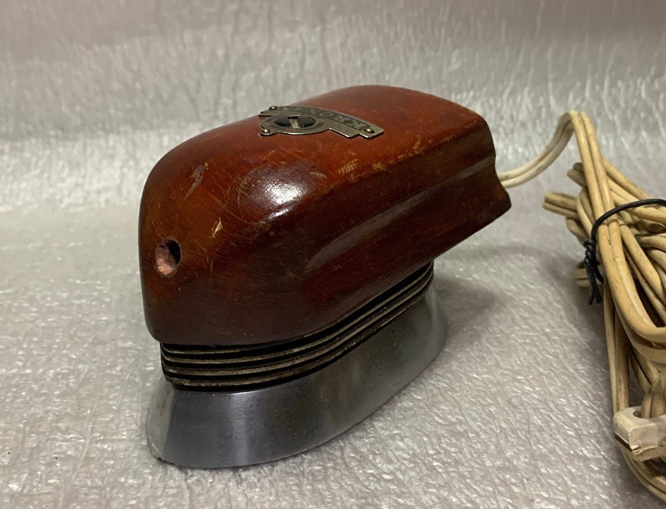 SWEDISH KRONAN 1950s VINTAGE ART DECO CLOTHES IRON 