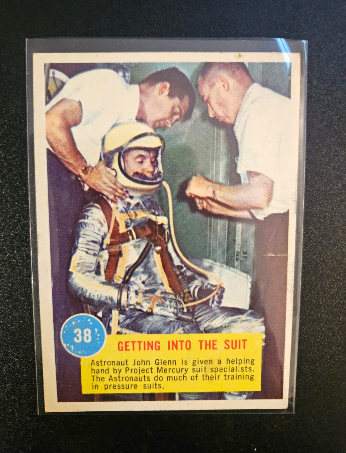 1963 Topps Astronauts #38 John Glenn Getting Into Suit POPSICLE BACK Rare Vtg