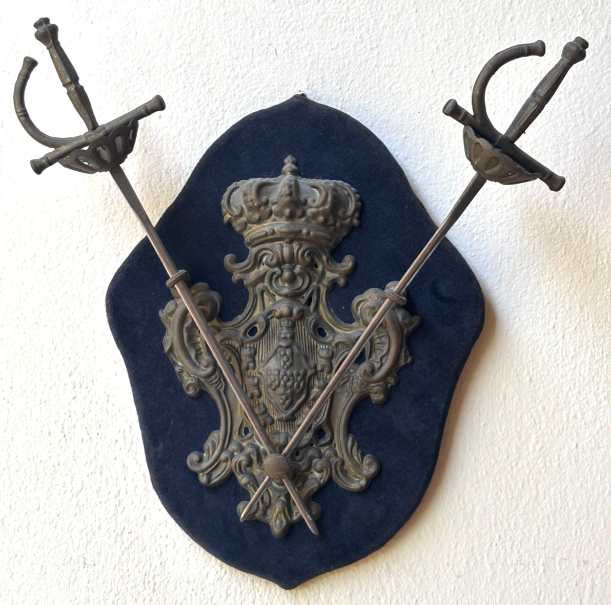 Vintage Heraldic Crest Wall Plaque Crossed Rapiers Swords Medieval Decor