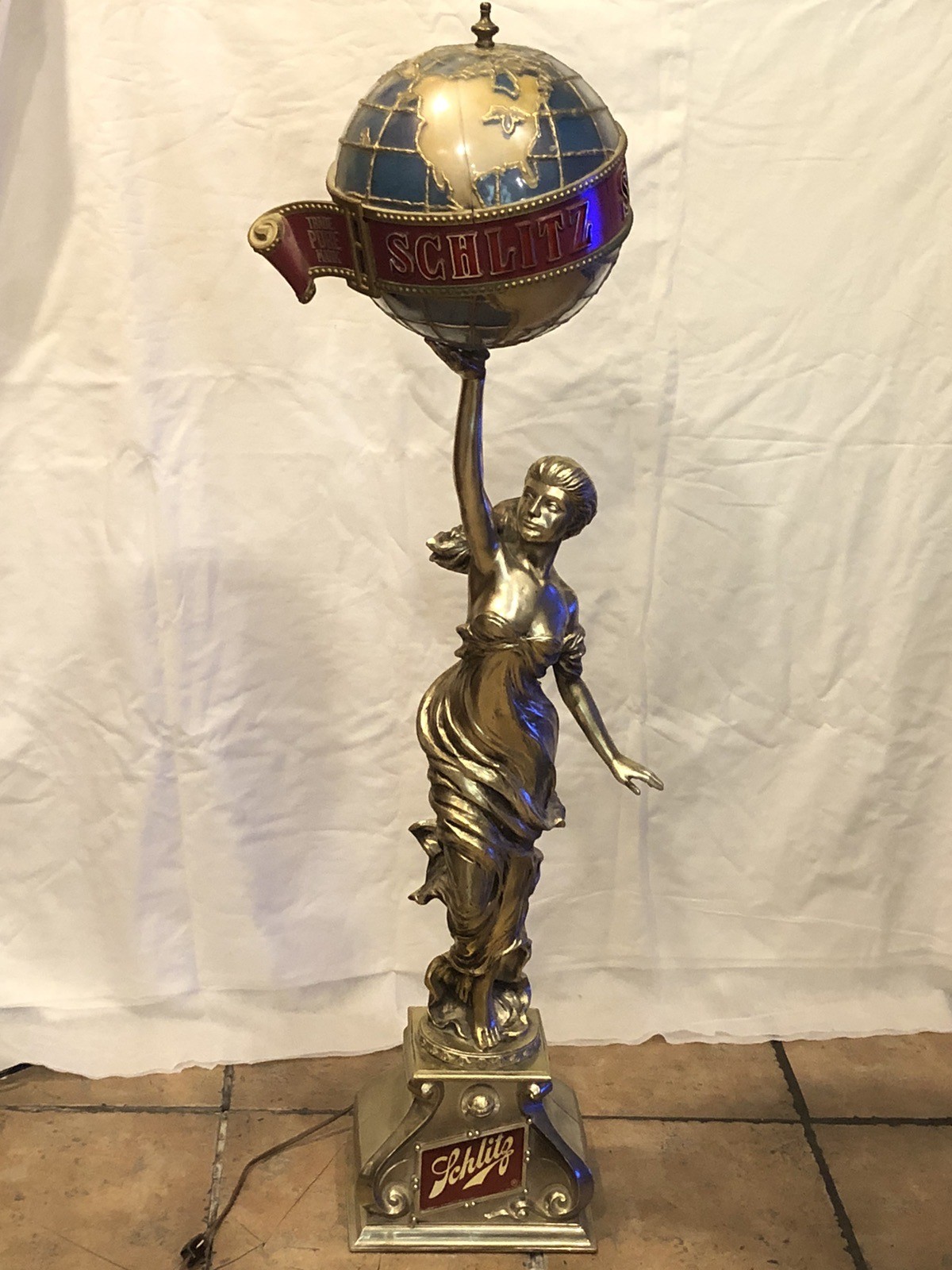 Vintage 1976 Schlitz Beer Golden Lady Goddess Globe Light Lamp Display Made USA