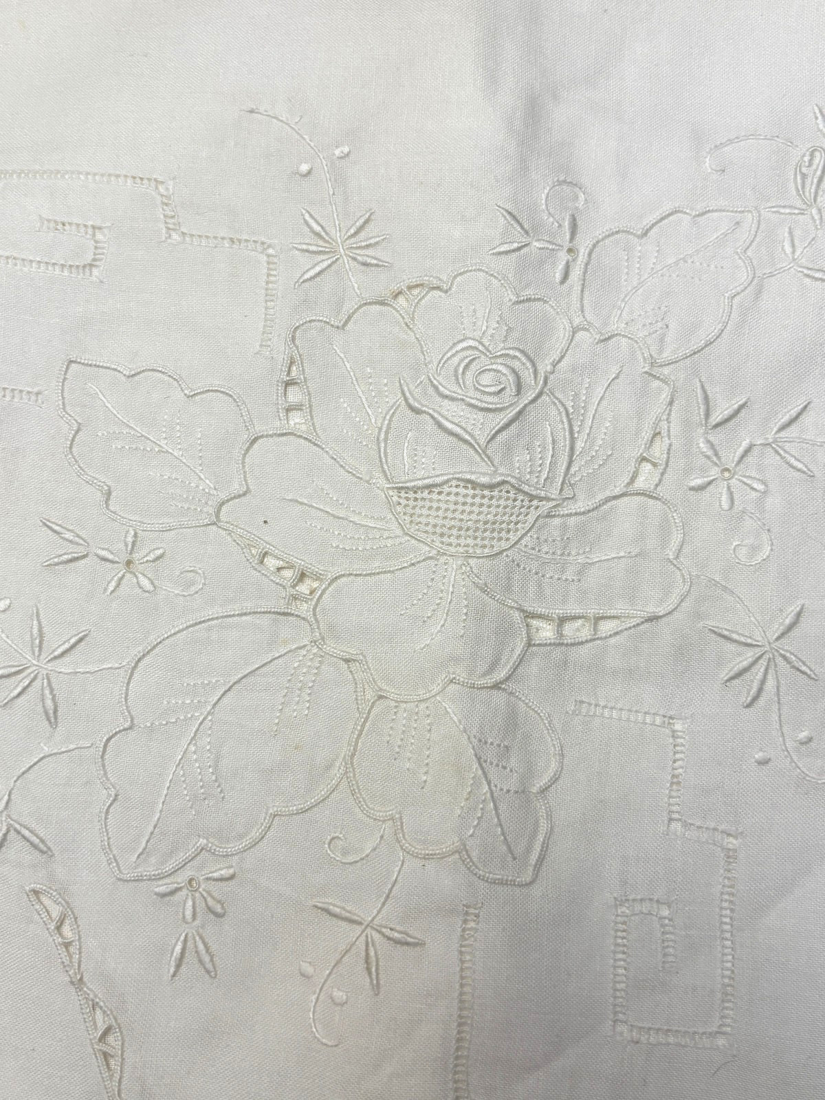 VTG Hand Embroidered Tea Table Cloth Table Runner 47