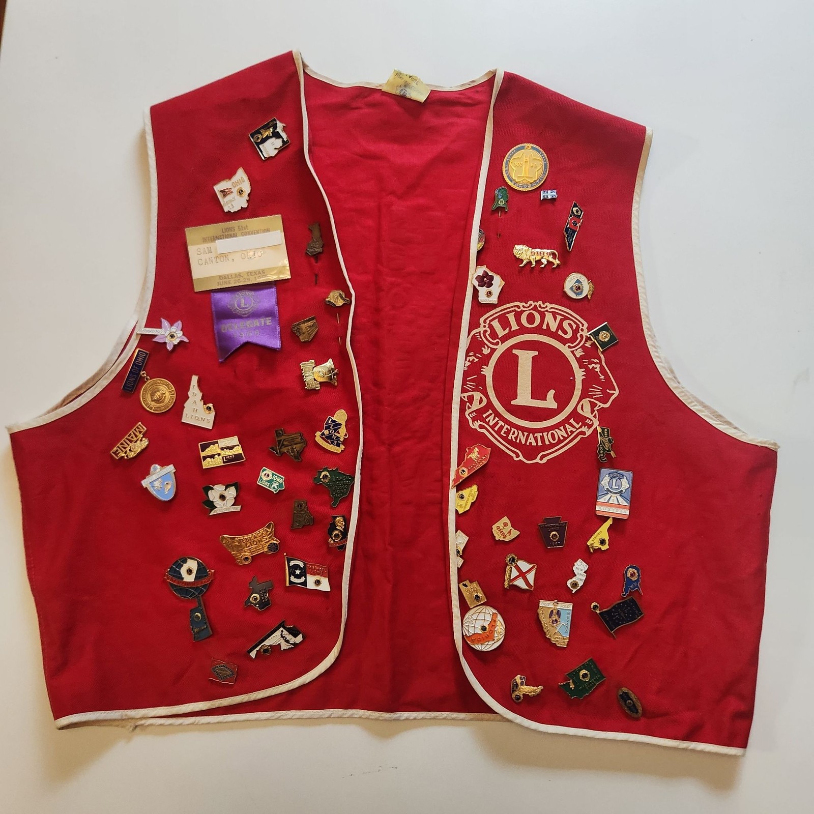 Vintage Lions International Red Club Vest Large W/ Enamel Pin Collection 1968