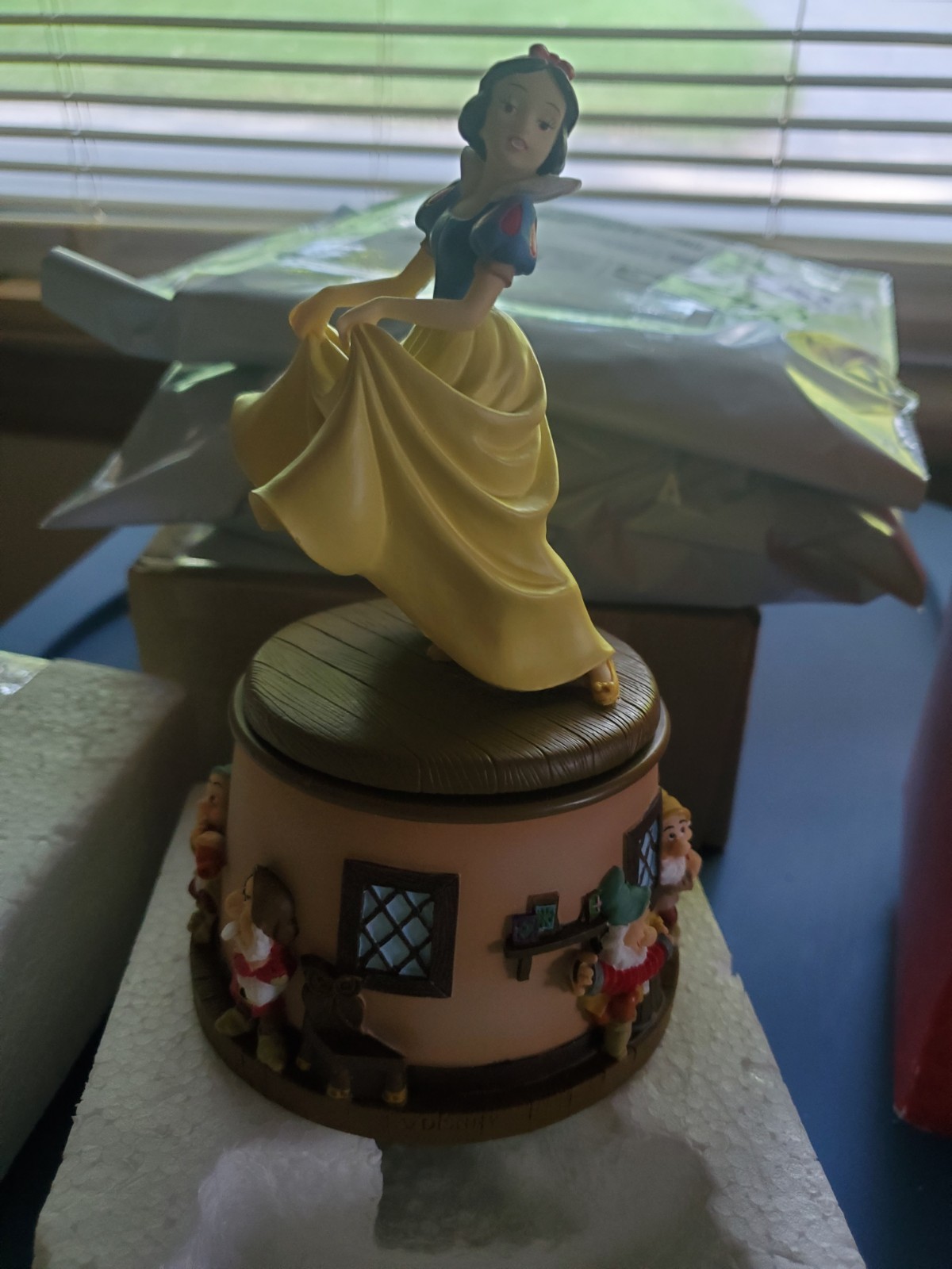 Disney Enesco Snow White Musical Figure Someday My Prince Will Come W box Disney Enesco Snow White Musical Figure Someday My Prince Will Come W box