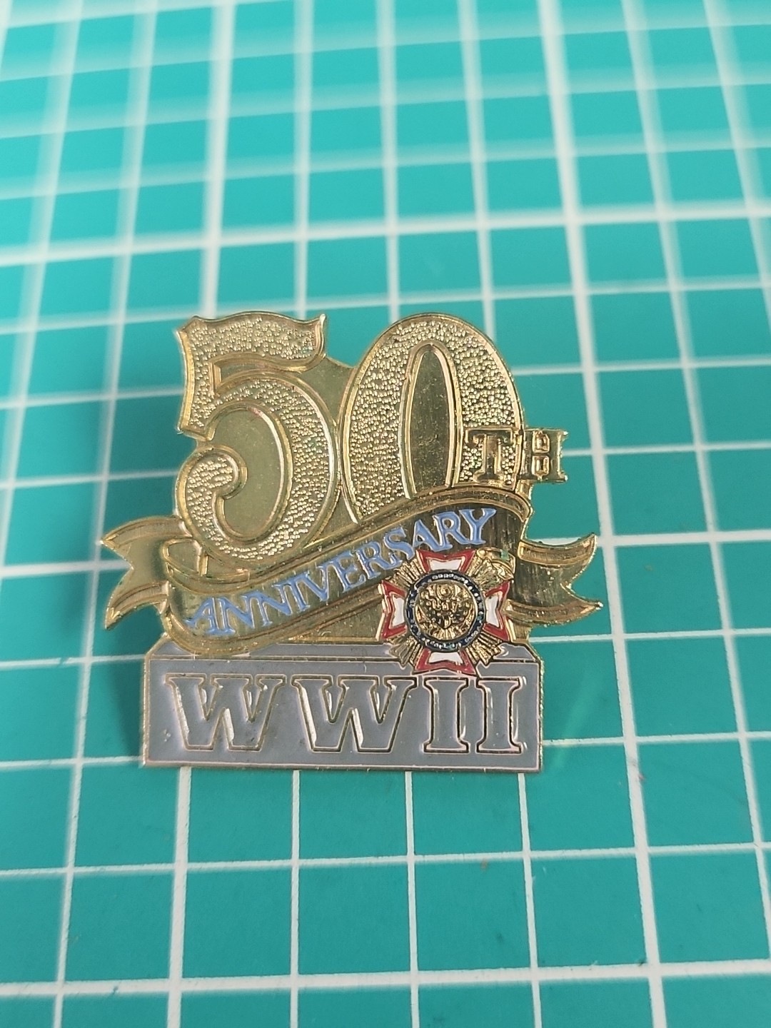Vtg 50 Th Anniversary Of WWII WW2 World War 2 VFW Gold Tone Lapel Pin
