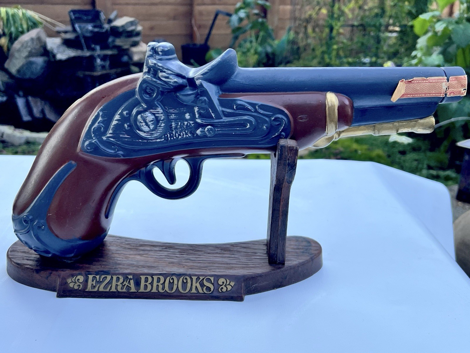 VTG 1960’s Ezra Brooks Gun pistol, Decanter W Display Stand Flintlock Pistol