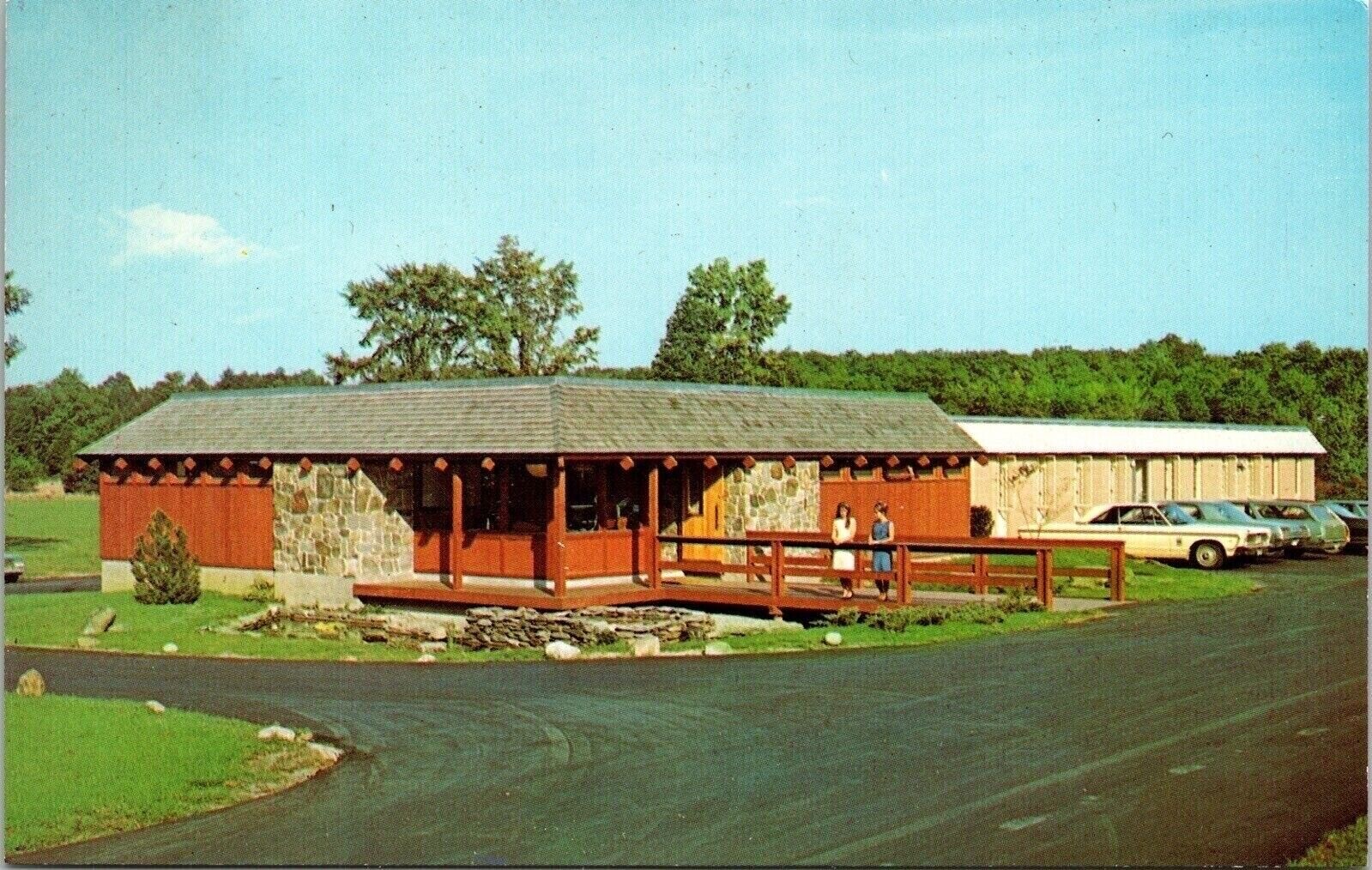 World Handicraft Center Norwich Vermont VT Old Cars Postcard UNP VTG Dexter