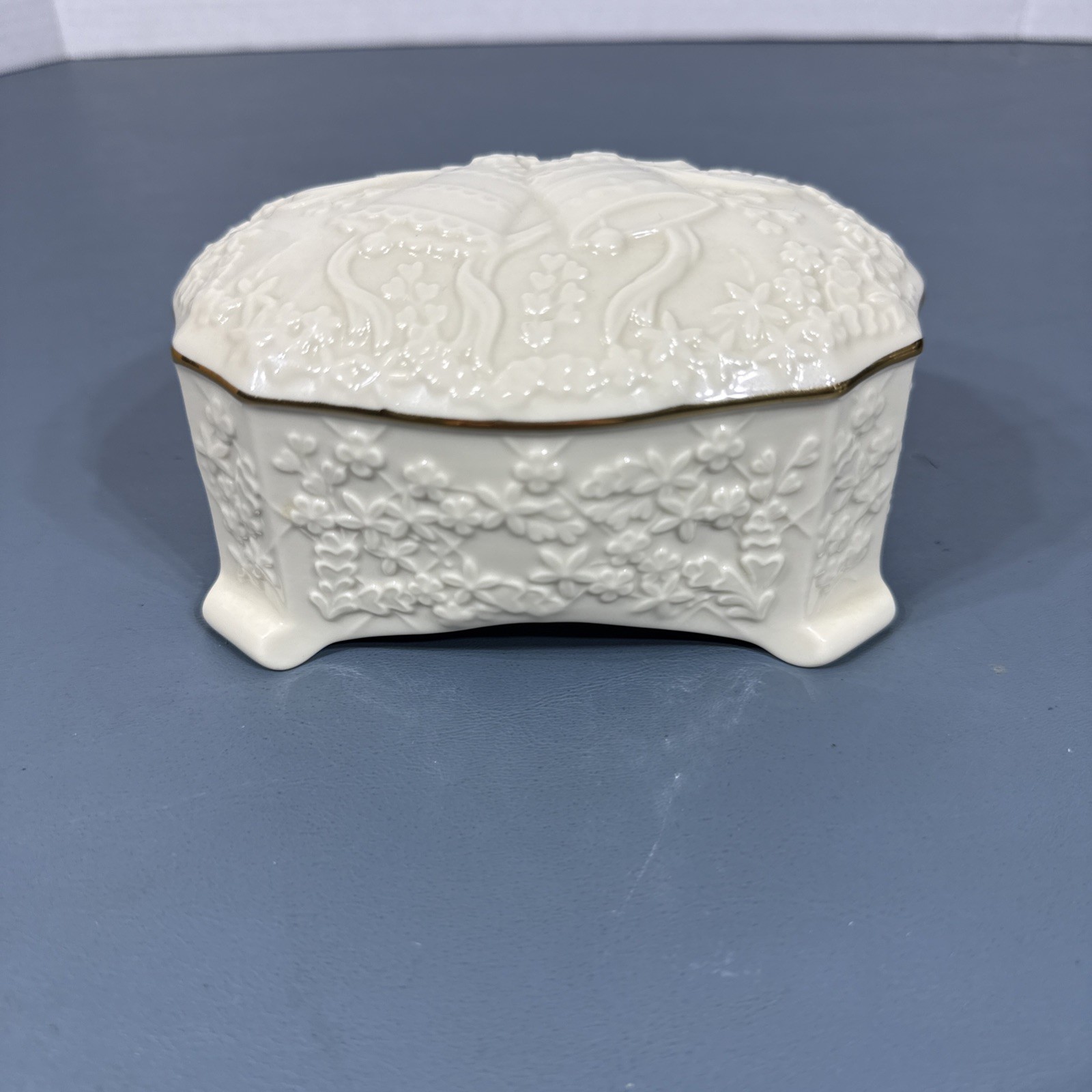 Lenox Porcelain Embossed Wedding Promises Bells 5.5” Music Box Plays Moon River