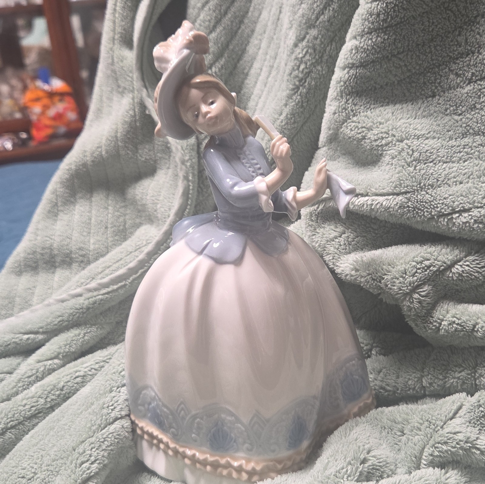 VINTAGE NAO BY LLADRO PORCELAIN FIGURINE \