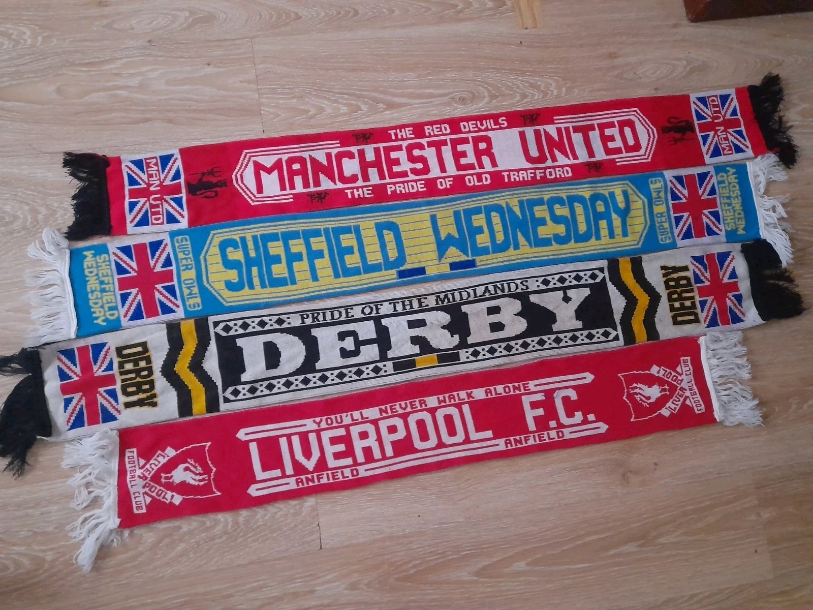 STOCK 4 SCARVES FOOTBALL LIVERPOOL MANCHESTER UNITED DERBY SHEFFIELD WEDNESDAY
