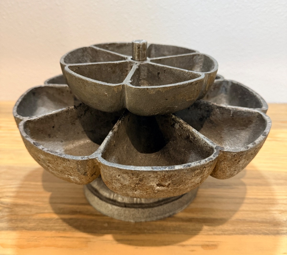 RARE Vintage Cast Iron 14 Compartment Shoemaker Cobbler Nail Cup, Caddy, Holder