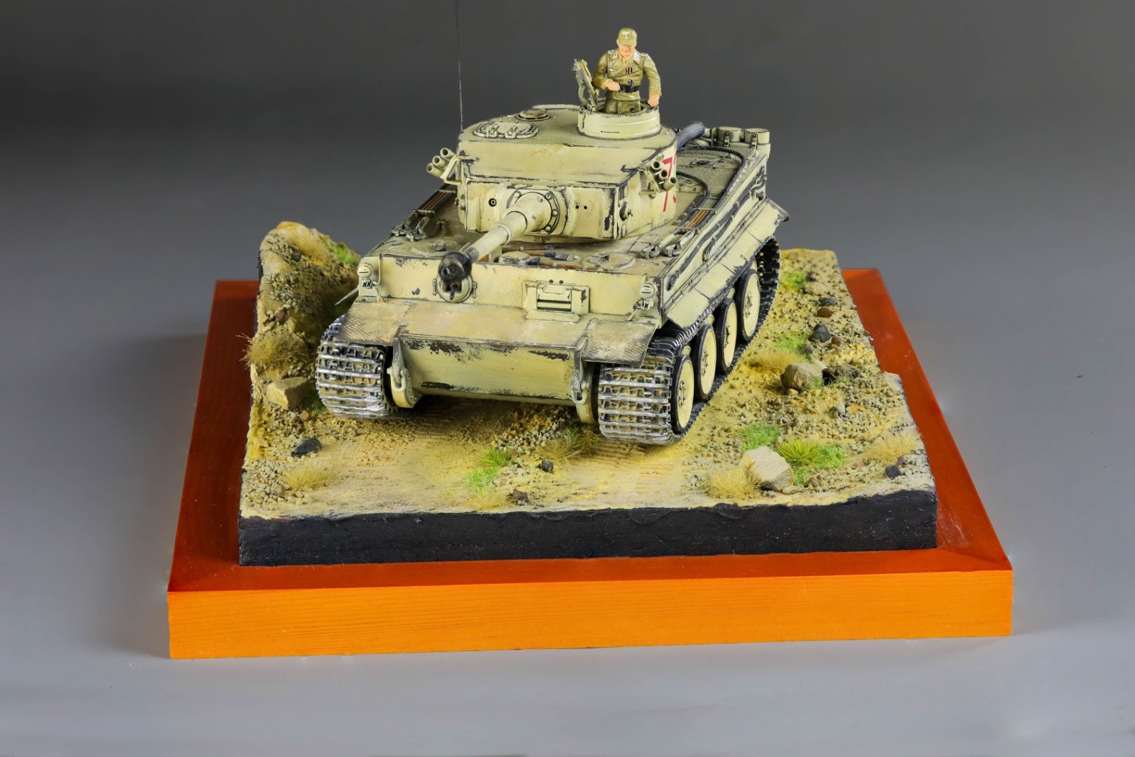 1/35 German Tiger I 731 Desert Tank Diorama Built Painted with Crew Figure & Bas