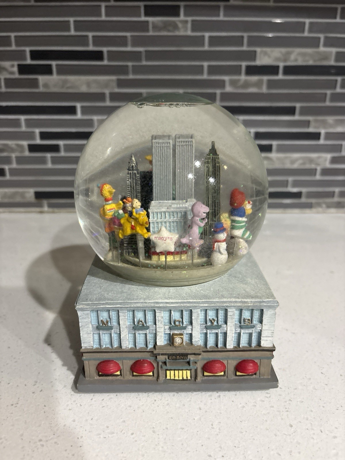 Vintage 1999 Macy\'s NYC Thanksgiving Parade Twin Towers Snow Globe 1st Edition