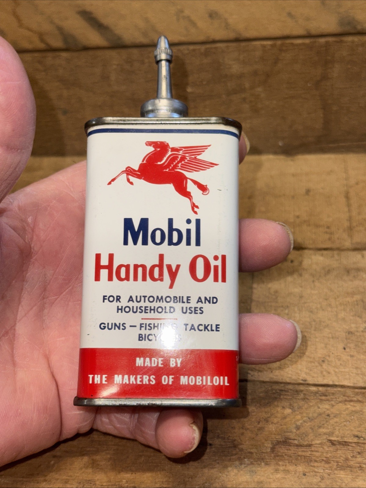 VINTAGE MOBIL HANDY OIL 4 Oz CAN NEAR MINT PEGASUS LEAD SPOUT W/LID 1940S OILER