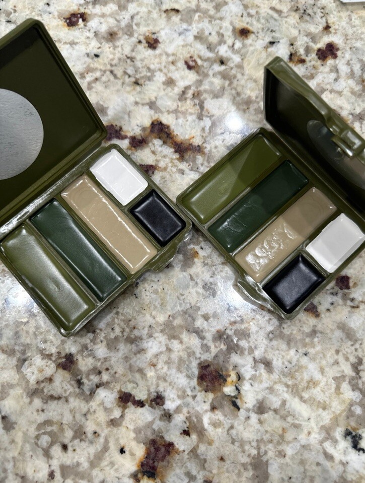 US MILITARY ALL-PURPOSE CAMOUFLAGE FACE PAINT 4 COLOR COMPACT INCLUDING MIRROR