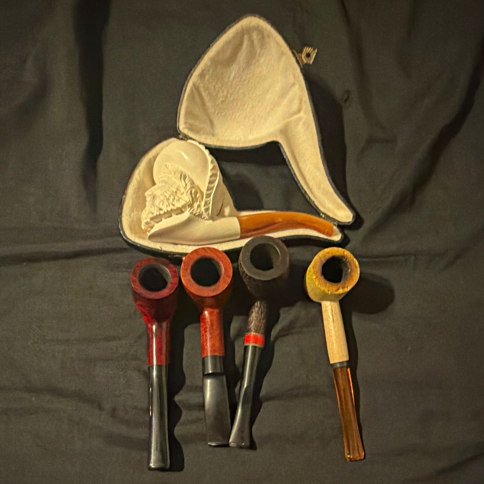 Lot of 4 Tobacco Smoking Pipes + 2 Pipe Cases, White Carved, Multicolor