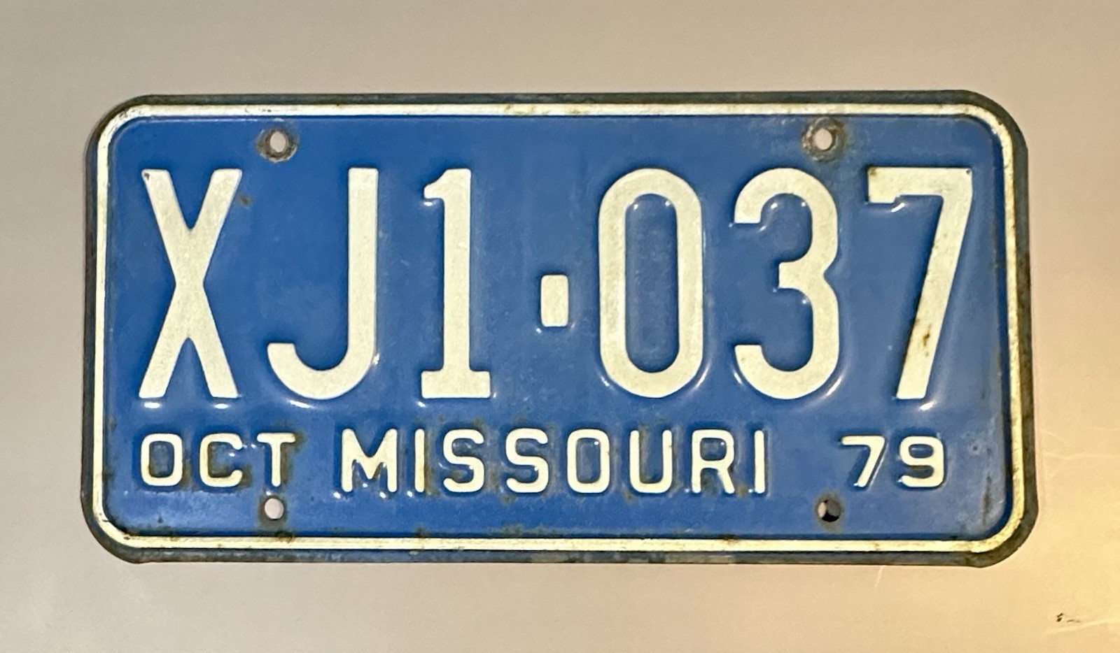 Vintage 1979 Missouri License Plate Vehicle Car Tag  XJ1-037 Collectible Expired