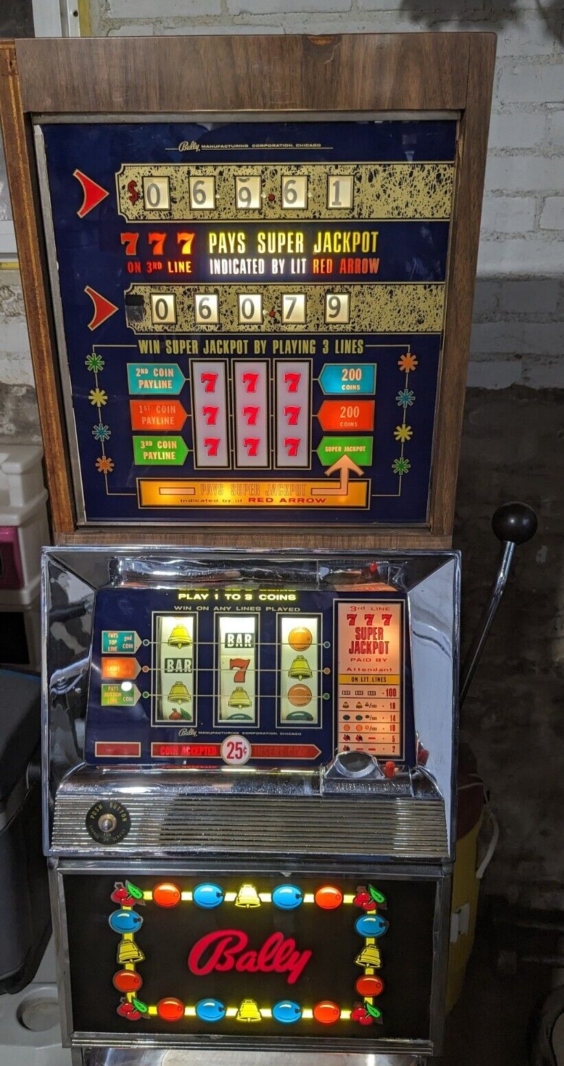 Vintage Bally Slot Machine - In good Condition - 25 cent -  777 Super Jackpot