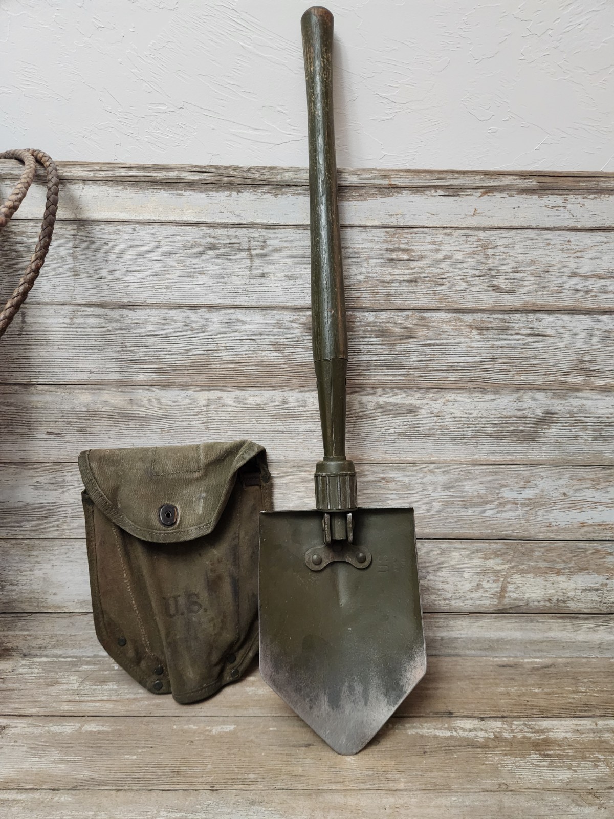 Vintage WW2 Era US Military Army Folding Entrenching Shovel Tool & Cover 1940s