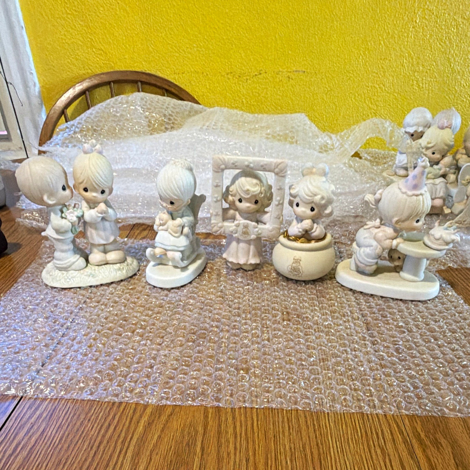 Pristine Enesco Precious Moments Porcelain Figurines Mixed Lot of 5 (1979-1994) Pristine Enesco Precious Moments Porcelain Figurines Mixed Lot of 5 (1979-1994)