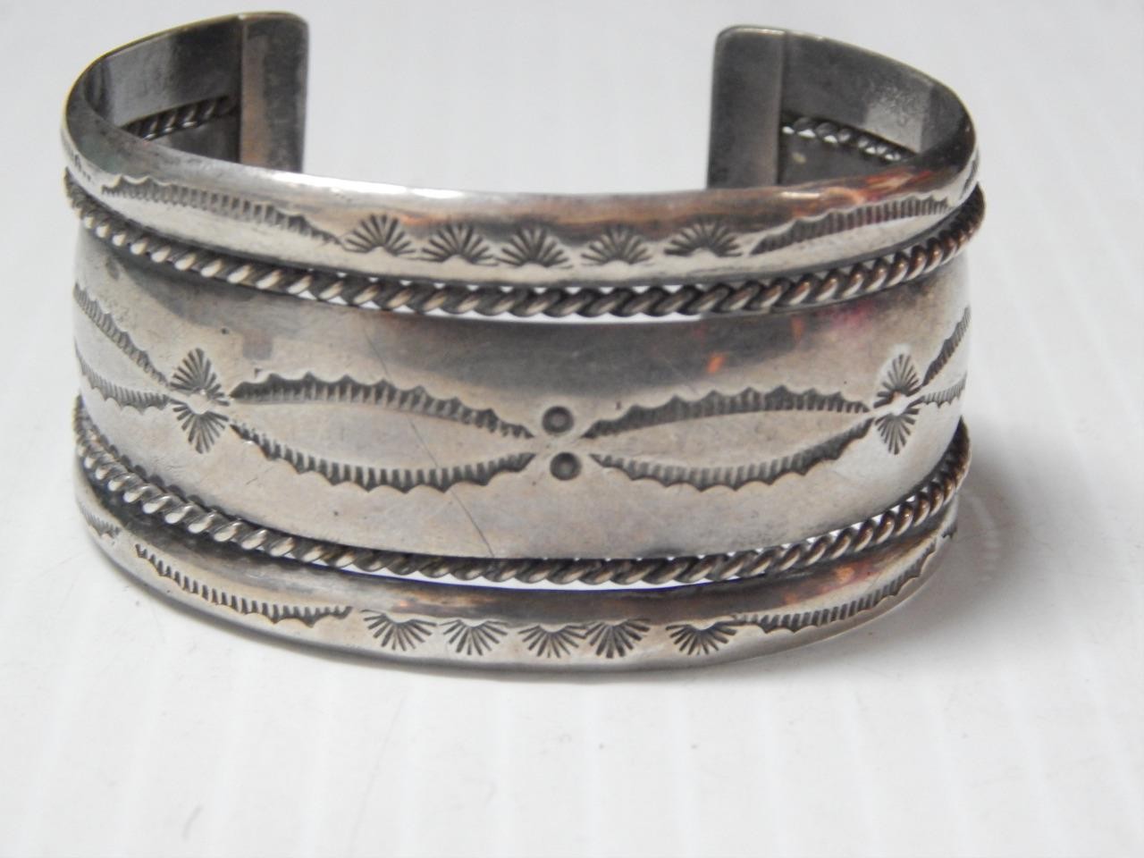 VINTAGE NAVAJO INGOT STERLING SILVER BRACELET - HAND STAMPED DESIGNS
