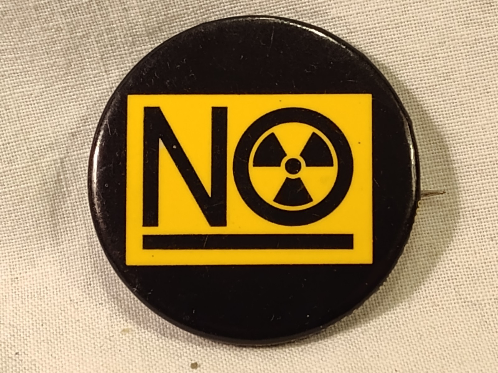 Vintage Political Environmental Anti Nuclear Power And Radiation Pinback Button 