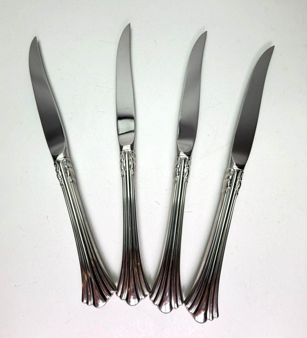 4 Reed & Barton 1800 Serrated Steak Knives Stainless 18/8 Japan Flatware 9 1/2