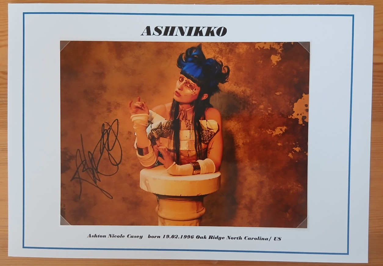 Ashnikko original autograph large photo approx. 18 x13 in hand signed Prague 2025 RARE