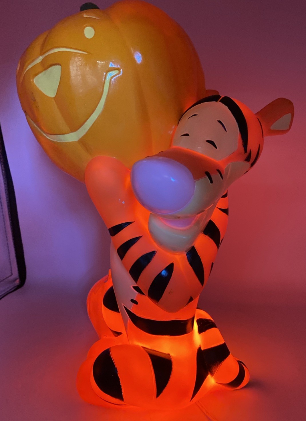 NWT NOS Disney 2000 Winnie the Pooh Tigger Halloween Blow Mold Pumpkin Light