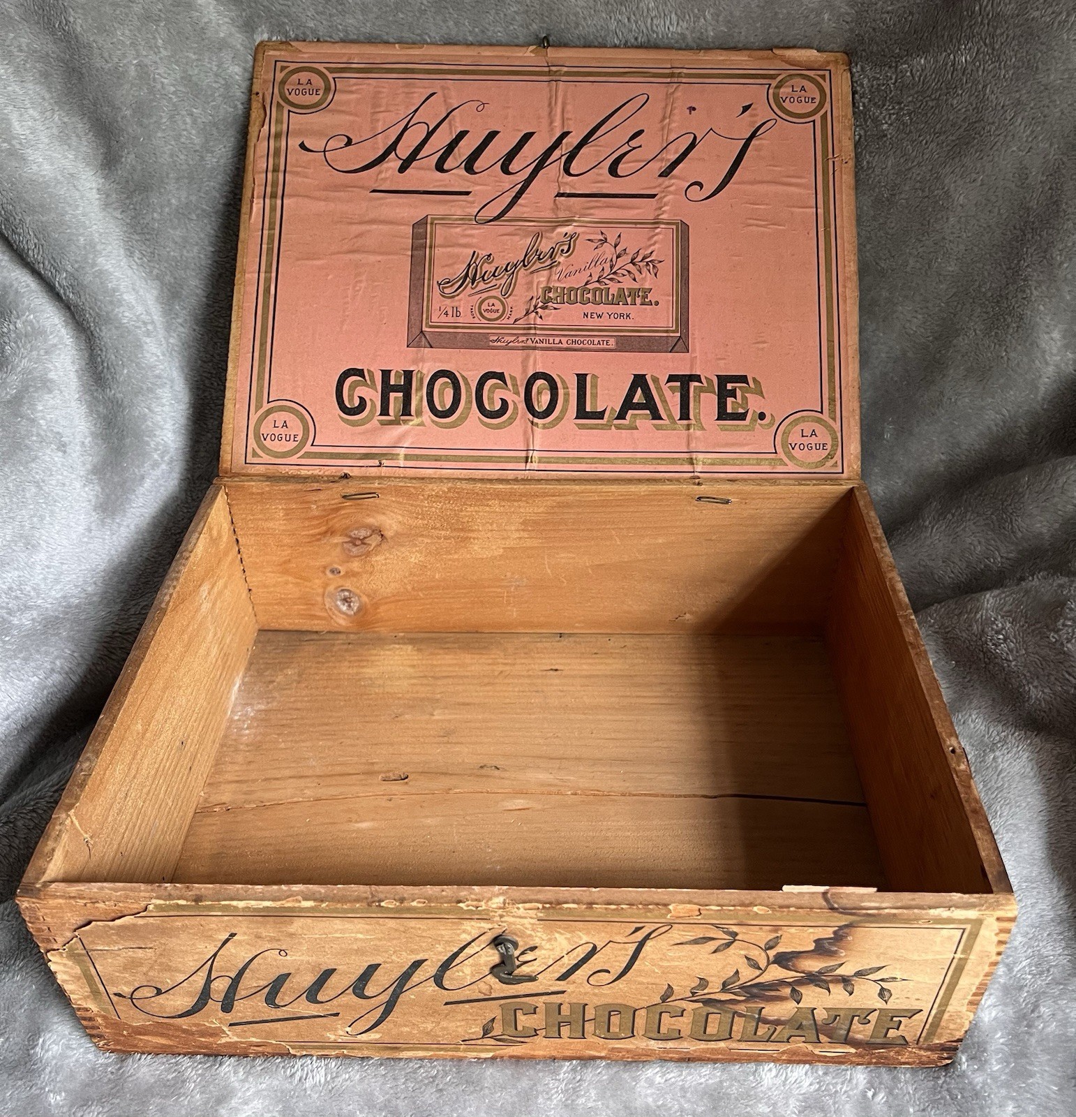ANTIQUE HUYLER’S CHOCOLATE WOODEN BOX  LA VOGUE 12 LB ADVERTISING CRATE