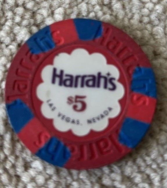 Harrah\'s Las Vegas $5 Casino Chip Red Blue Collectible Gaming Memorabilia