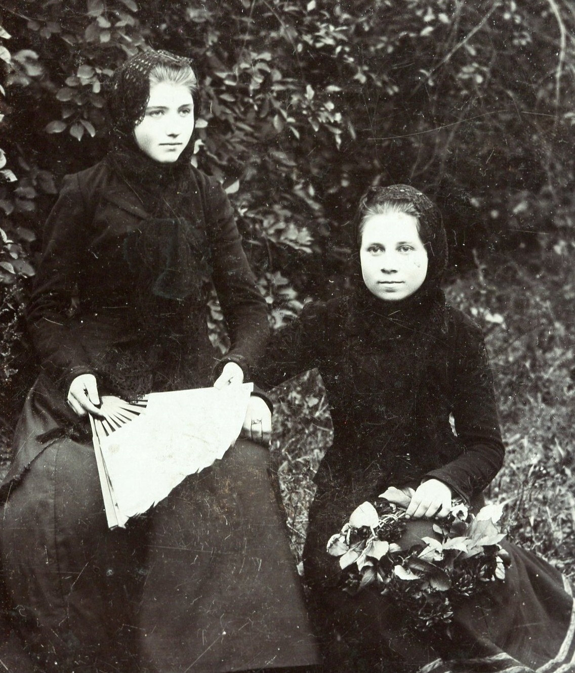 Cabinet card 1900\'s beautiful girls portrait antique vtg photo