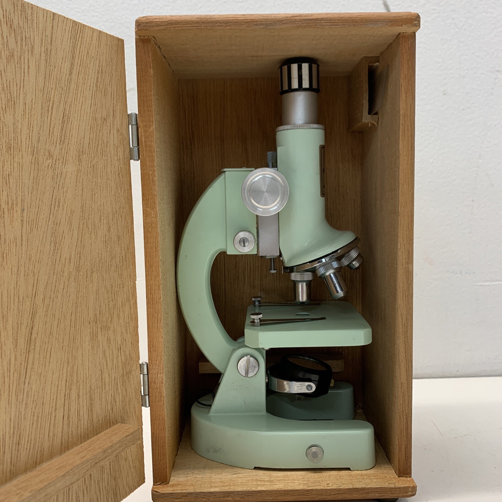 Vintage Cable Microscope 1200x Zoom Non Functioning Plus Slides Vintage Cable Microscope 1200x Zoom Non Functioning Plus Slides