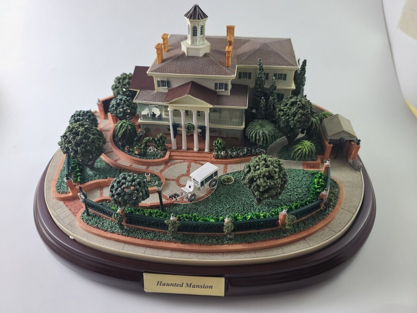 Disneyland Haunted Mansion Miniature with 3 scenes by Robert Olszewski Brand New