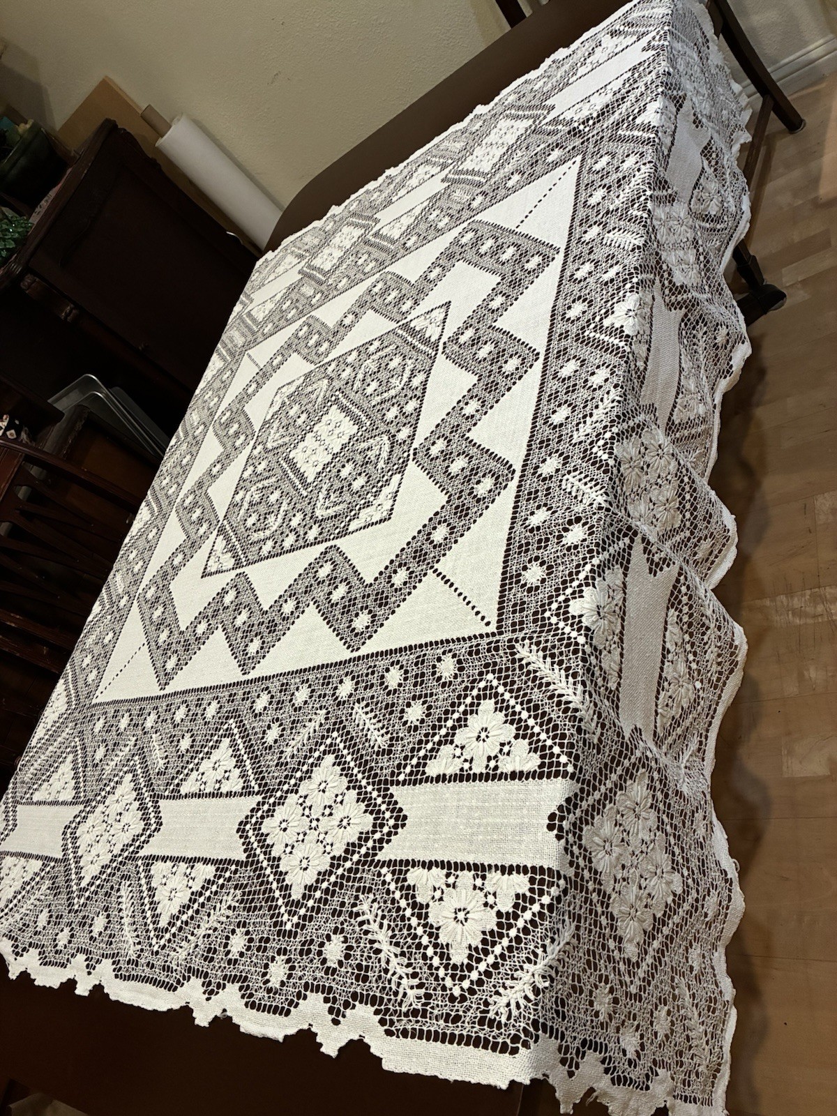 Antique 1920s Italian Filet Net Lace Embroidered Linen Tablecloth 56x57 Pristine