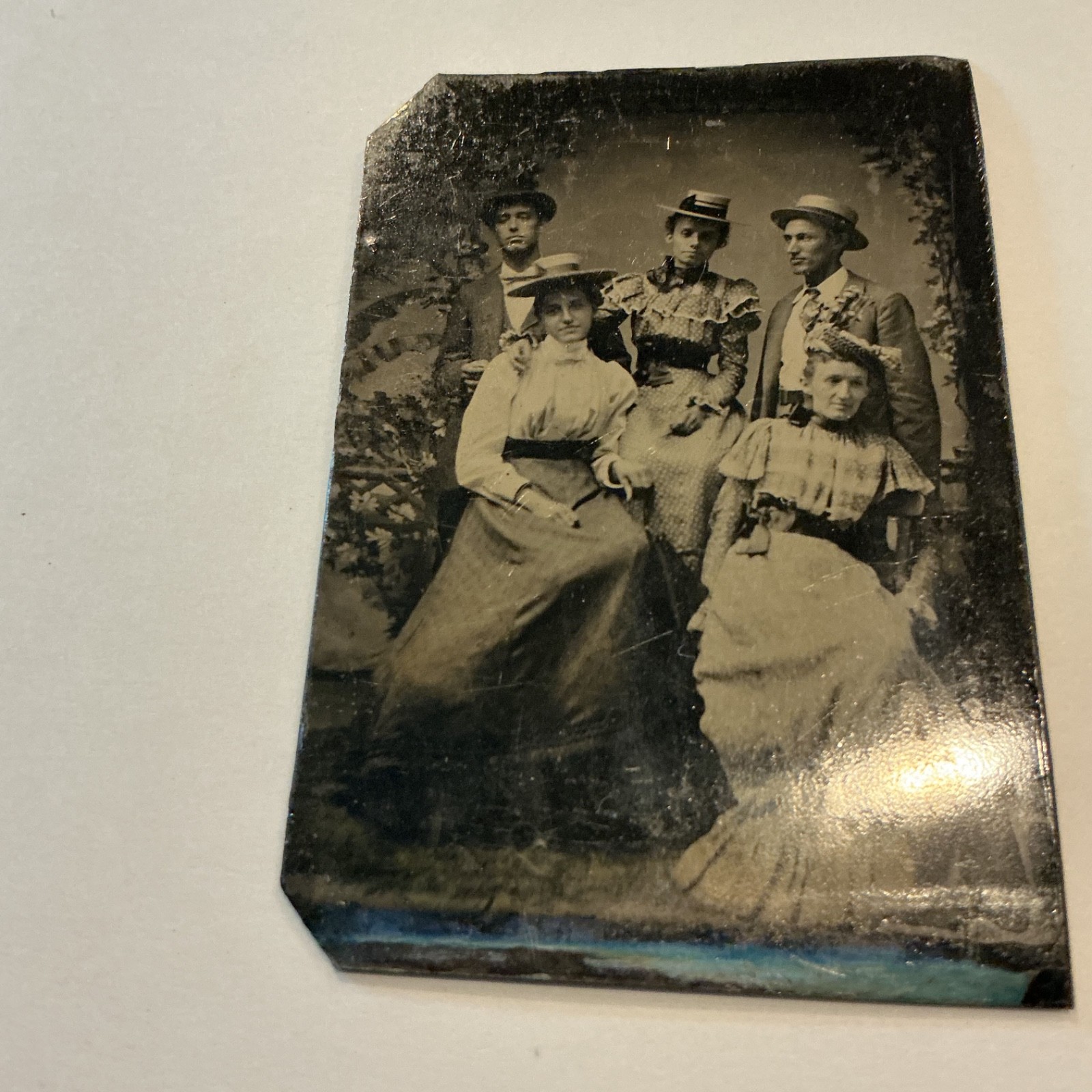 ANTIQUE TINTYPE OF THREE WOMEN AND TWO MEN ALL WEARING HATS 1800’