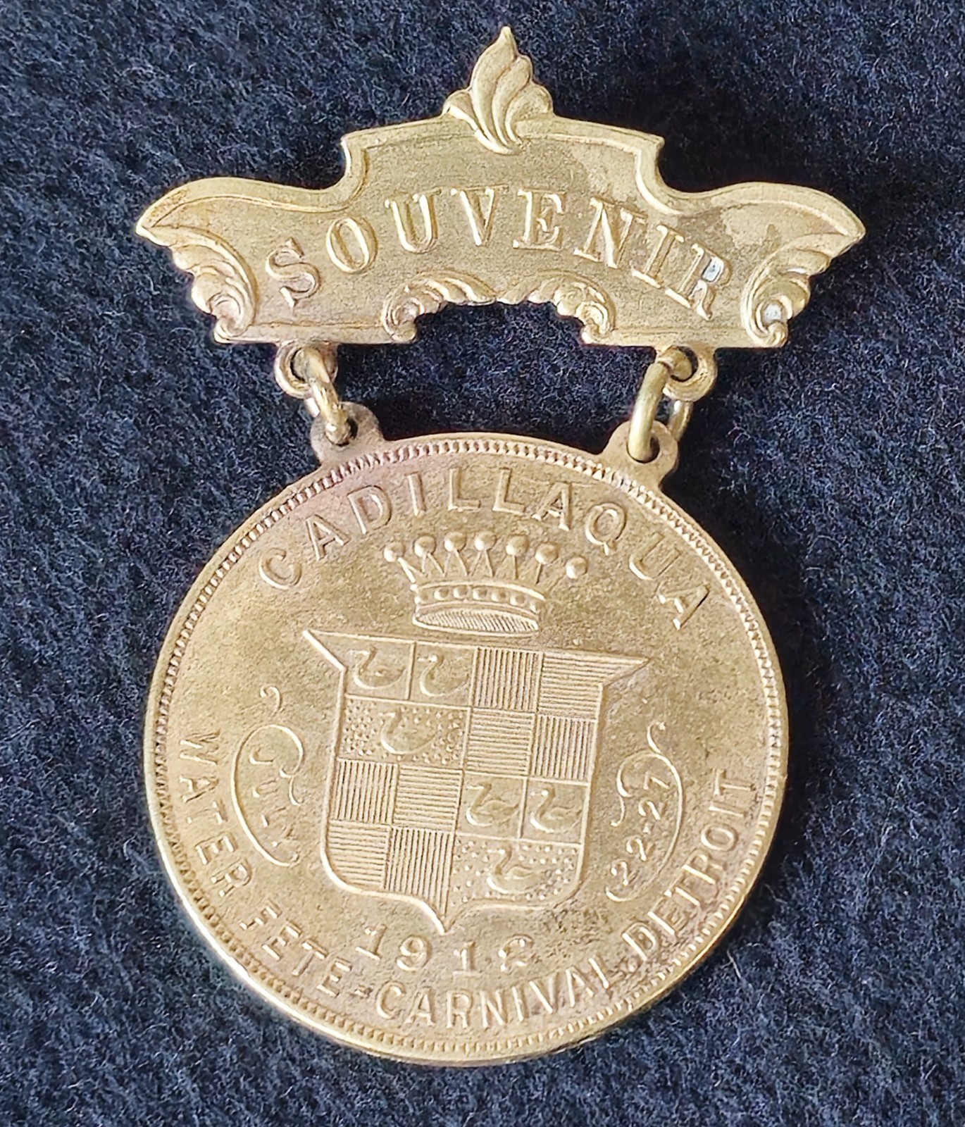 1912 Detroit Cadillaqua Carnival Water Fete Souvenir Pinback Hanging Badge