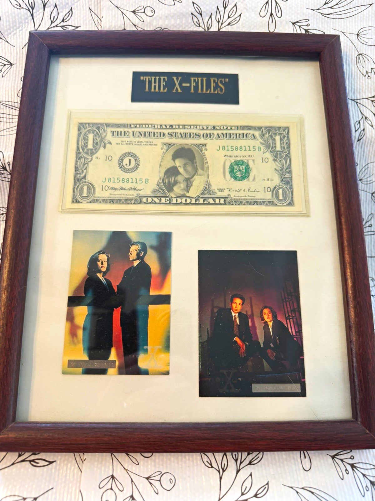 X-Files 1995 Framed Display w/ Novelty $1 Bill & 2 Photo Cards.  11x9  frame