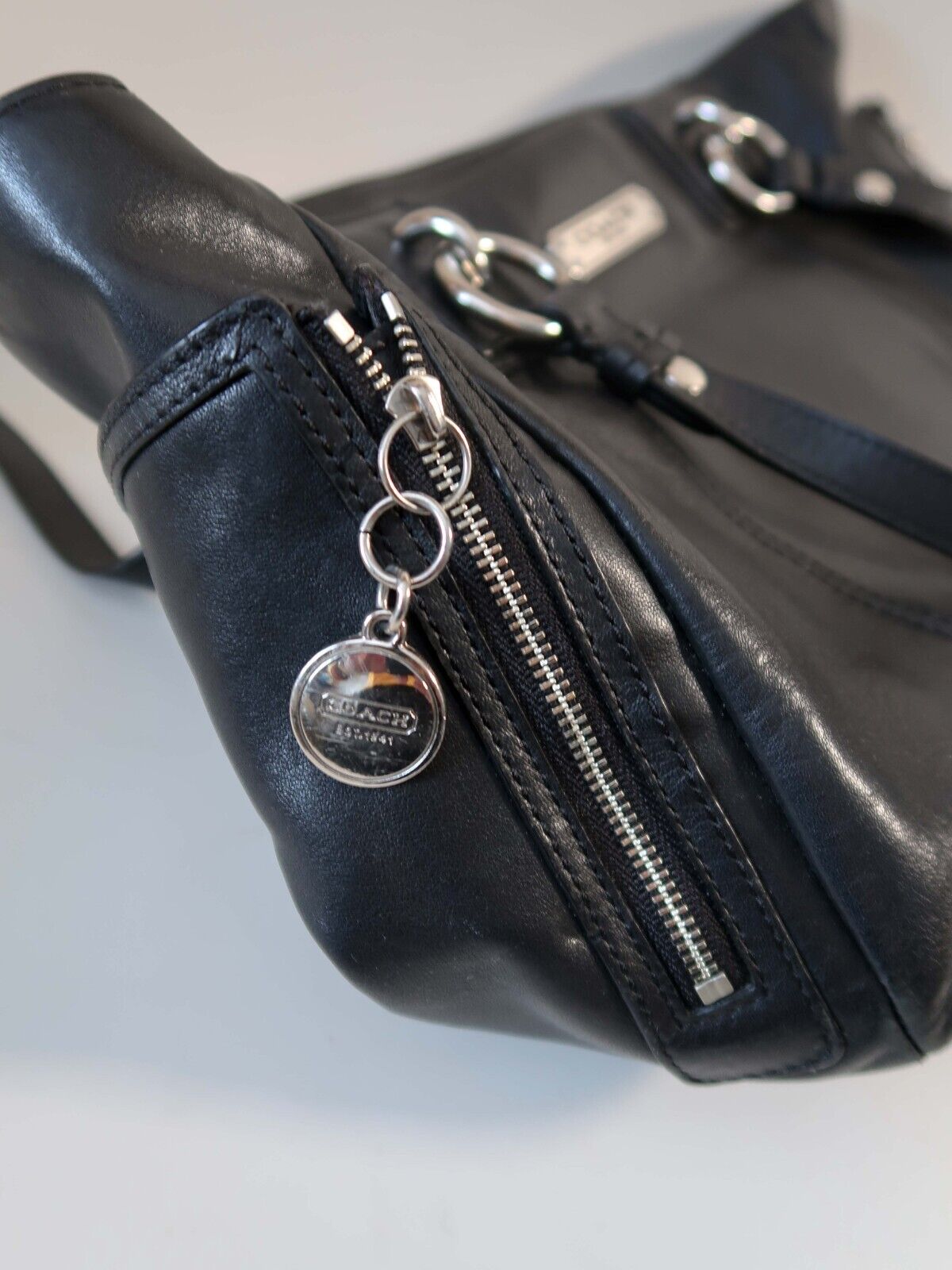 COACH Gallery Zip Tote Black Leather Shoulder / Tote Bag  Model: C1275-F19252