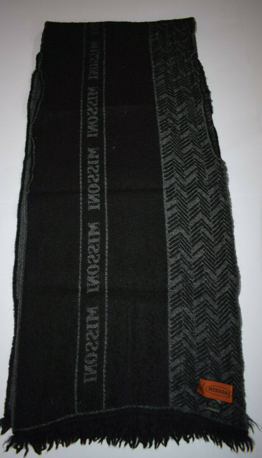 Missoni zigzag Italian vintage Scarf wool Gray and Black 