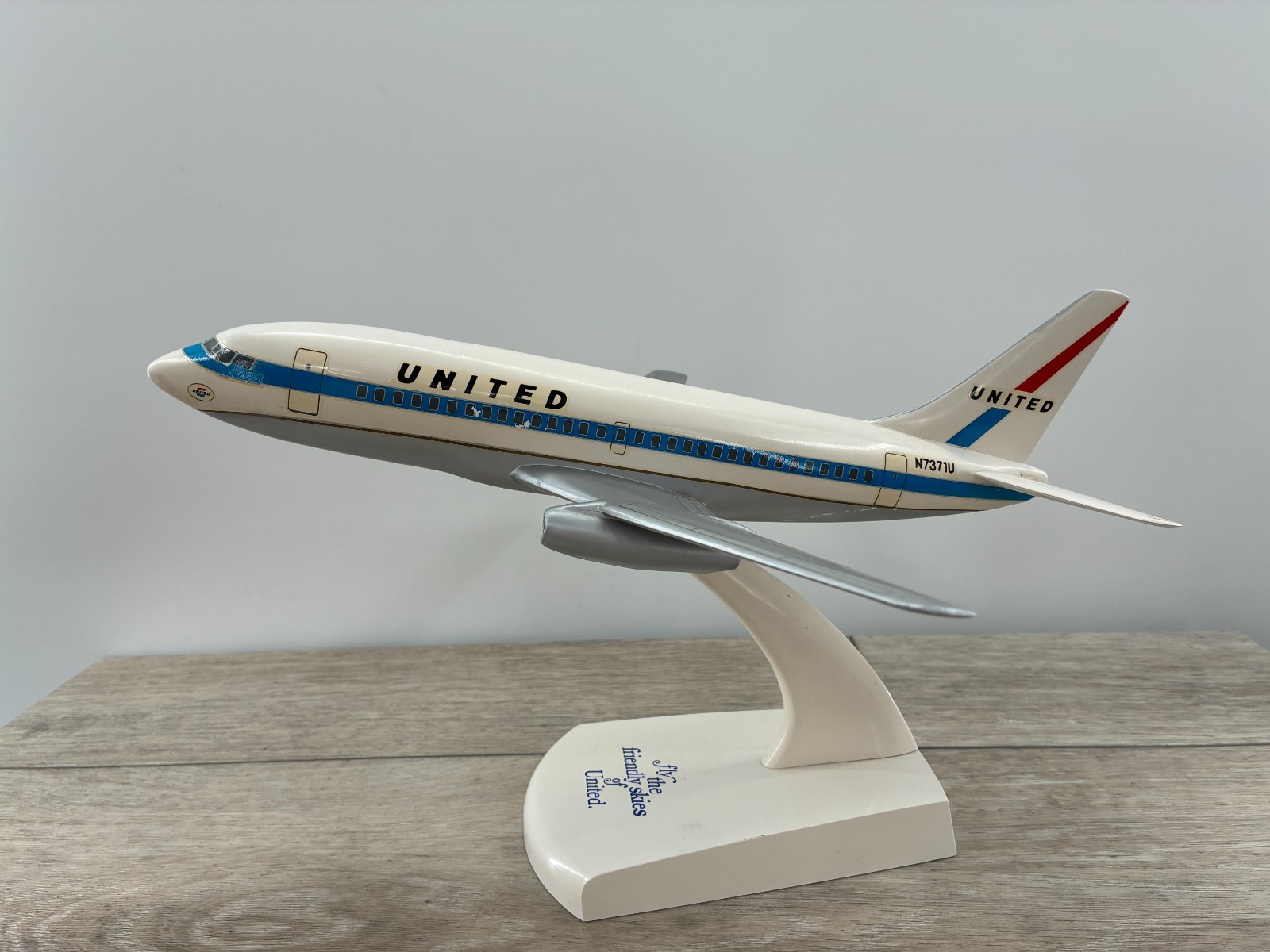 Vintage United Airlines Boeing 737 Blue Stripe Livery Airplane Desk Model N7371U
