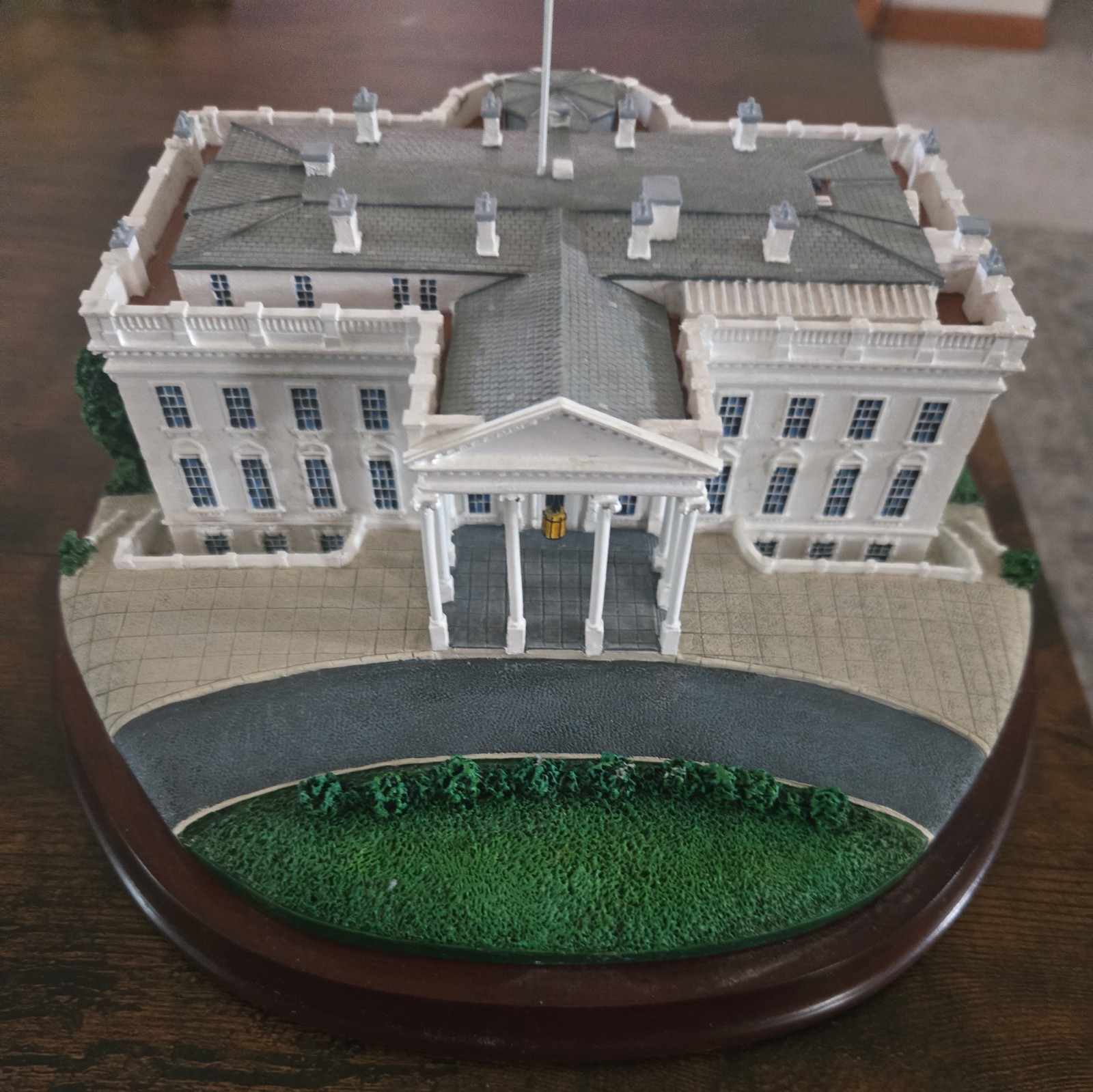 The White House Collectible from The Danbury Mint Sculpture Wood Base -