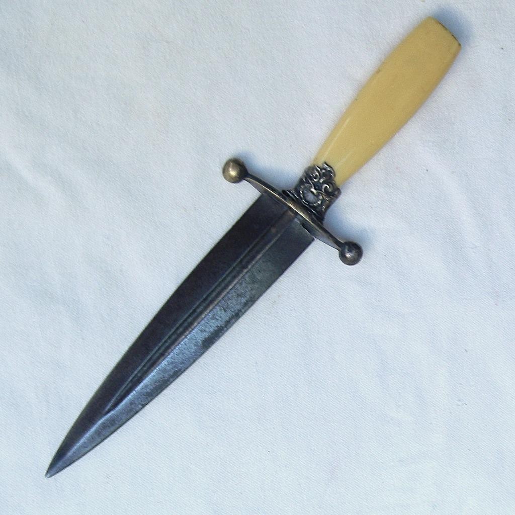 S.S. Brittain & Co, Sheffield 1880s “swan” logo gentlemen's dagger; rare type