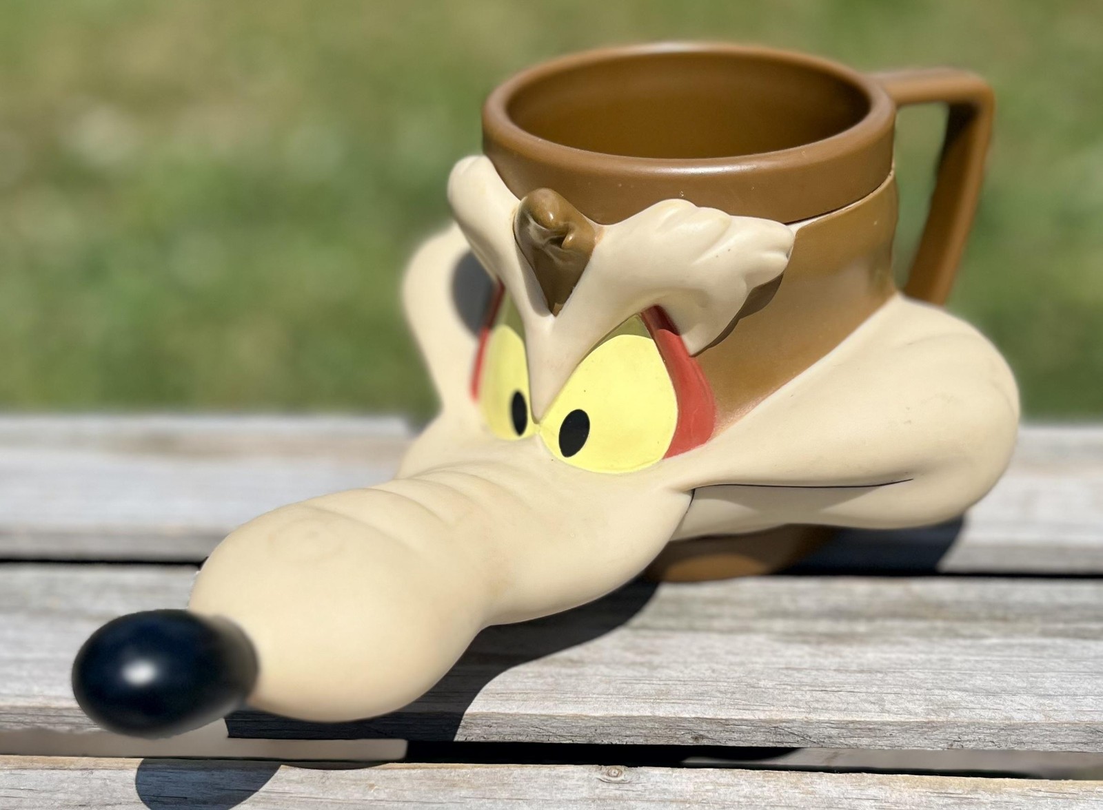Vintage 1992 Wile E. Coyote Mug Looney Tunes Warner Bros Cartoon Cup Collectible