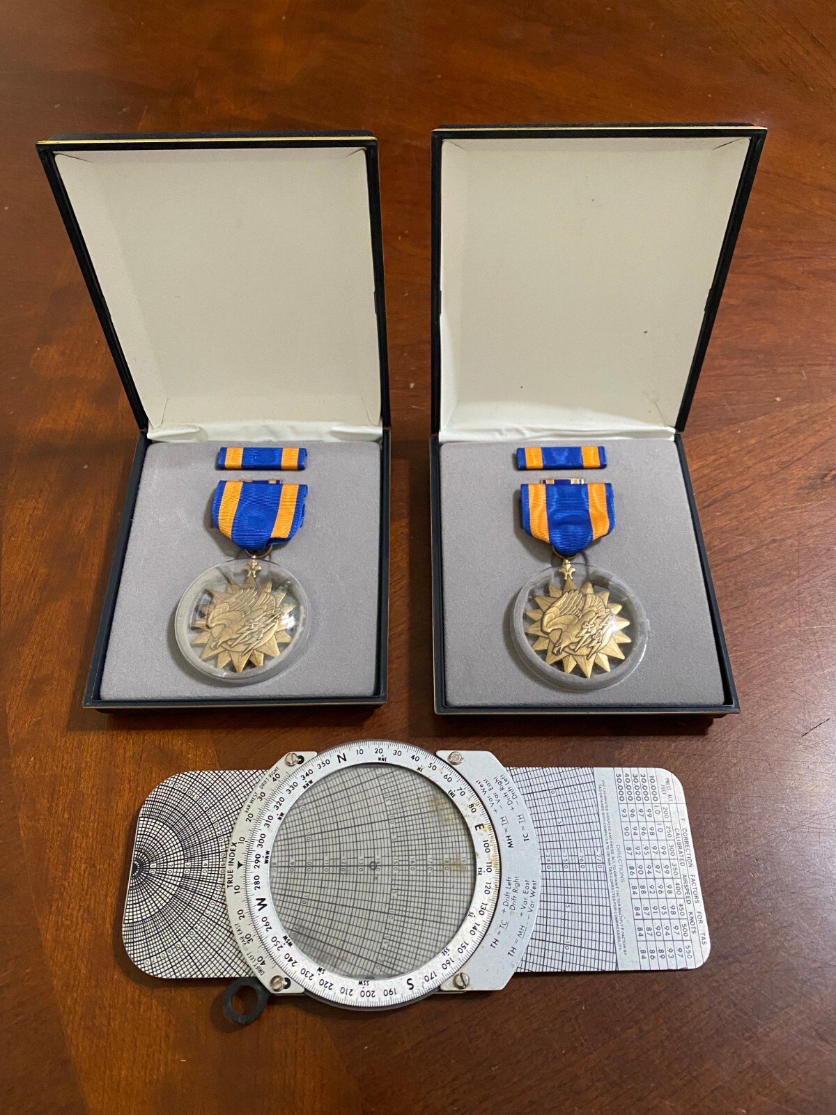 Metal Pilot Computer Air Navigation FAA-93A w 2 Vietnam Air Service Medals